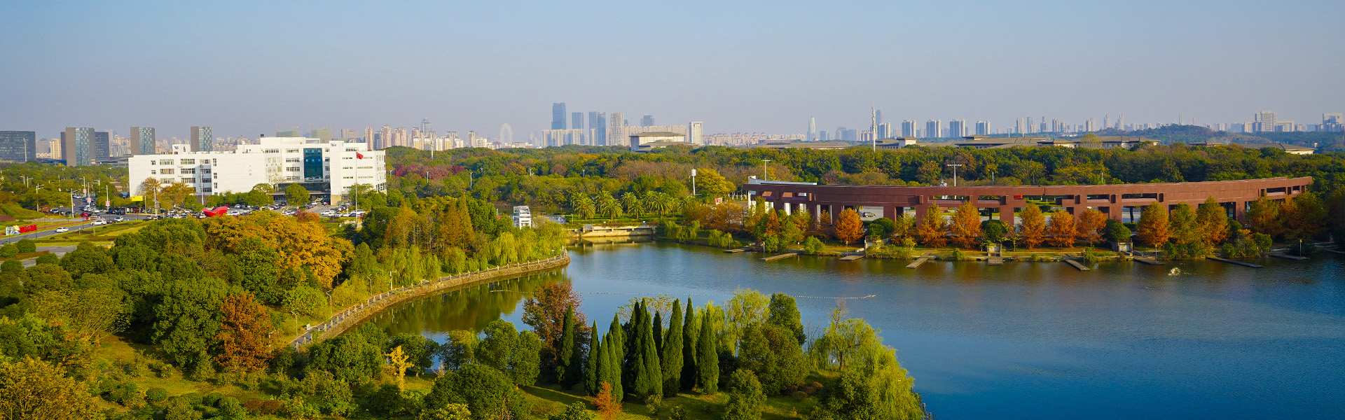 湖光山色 秋意染城