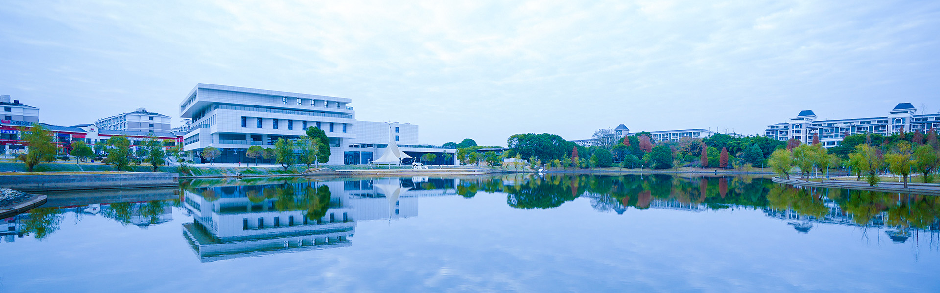 水天一色 楼影入画